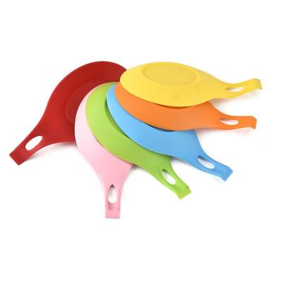 China Food Grade Silicone Spoon Insulation Mat Silicone Spoon Rest Utensil Soft Viable Holder For Kitchen Accessories Tool for sale