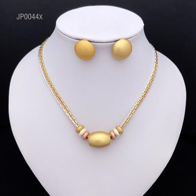 China 2pcs/set Custom Gold Plated Dubai Bridal Costume Jewelry Display Sets Luxury Jewelry Wedding Earrings Necklace Jewelry Set For Women for sale