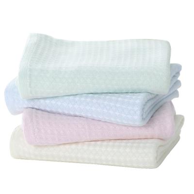 China Multi-use plain anti-pilling dyed 100% woven bamboo waffle baby blanket for sale