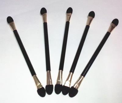 China Angular blush long-handle promotional double-end sponge disposable eyeshadow applicator brush for sale