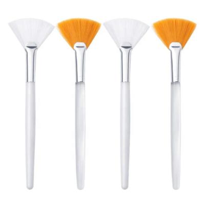 China Fan Handle Professional Vegan Wooden Fan Makeup Brushes For Facial Massager for sale