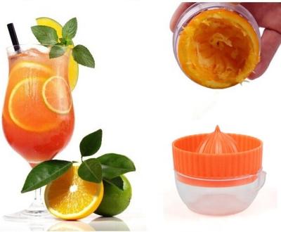 China Viable Plastic Mini Citrus Juicer, Lemon Squeezer for sale