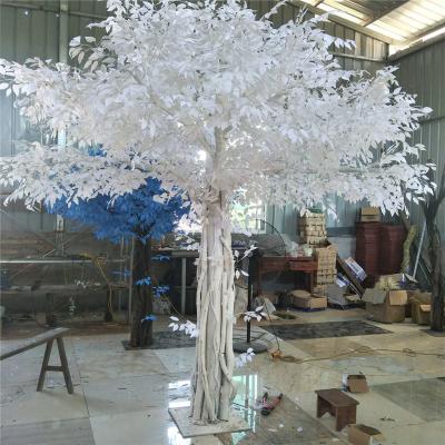 China 12ft Artificial Fiberglass White Holly Tree For Wedding Decoration for sale