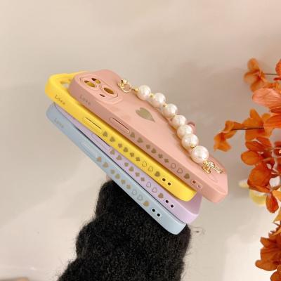 China Thick Love Shockproof Soft Silicone Phone Case For Iphone 13 pro Max With Pearl Bracelet Luxury 13 pro 13 Anti-drop cell phone cover case for sale