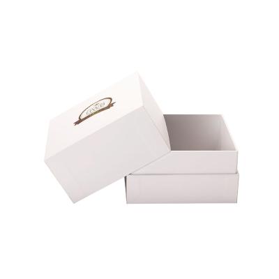 China Handmade Wholesale Square Gift Clothes Sweater White Paper Packaging Storage Box For Bouquet Wedding Jewelry Gift Clothing for sale