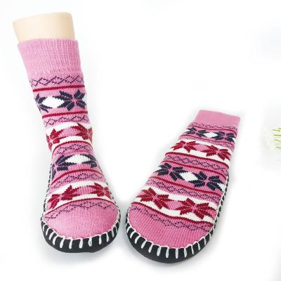 China Custom Antibacterial Cotton Indoor Adult Pink Ladies Shoes Sock Snowflake Home Shoes With Calcetines Rubber Women's Sole Non-slip Thermal Socks for sale