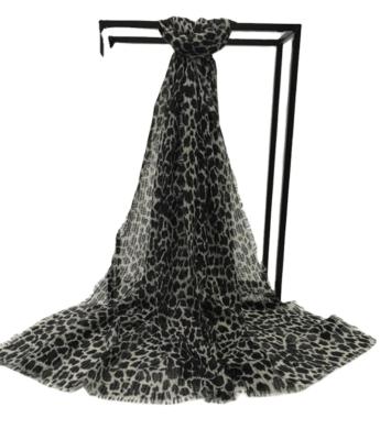 China 2021 European popular classic Bali leopard classic yarn printed scarf wholesale veil and American for sale