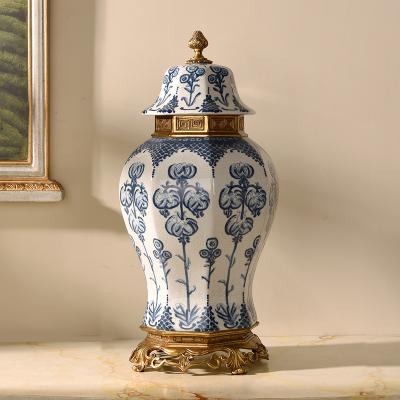 China 2021 hot sale large luxury classic brass ceramic peacock painting overhead jars with lids for home office decoration for sale