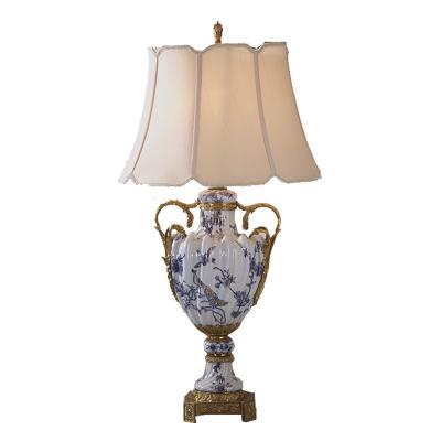 China Hot Sale EUROPEAN Classic Designs Antique Brass Ceramic Porcelain Led Table Lamp With Shade For Living Room Hotel Office for sale