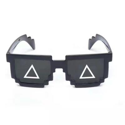 China New fashion sunglasses cheap party sunglasses round triangle square pattern novelty squid funny game glasses for sale