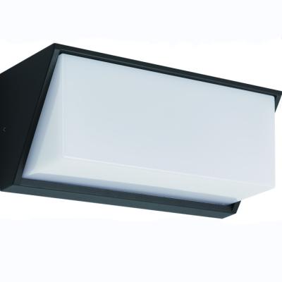 China Residential Aluminum Body PC Cover 60W IP54 e27 MILKY Outdoor Wall Light for sale