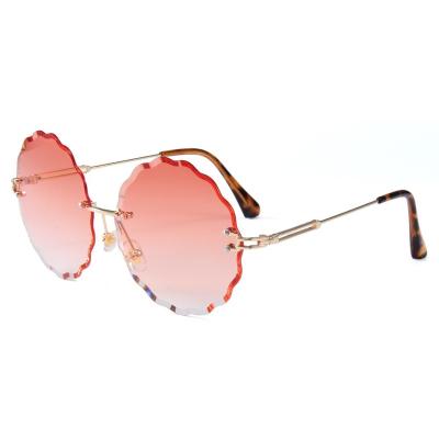 China Latest product 2019 fashion sunglasses cat.3 UV400 seaside sunglasses women fashion sunglasses for sale