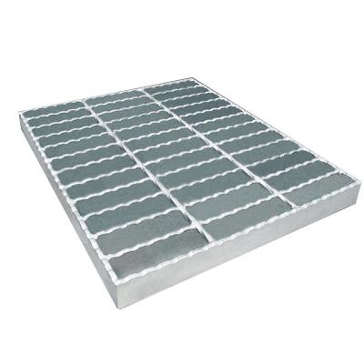 China Walkway Panel Driveway Cover Metal Industrial 6m*1m Serrated Steel Floor Grating 32*5mm Galvanized for sale