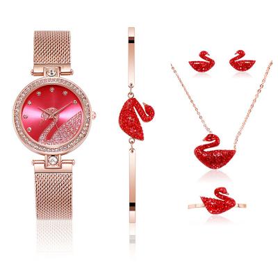 China Milan Strap Ladies Watch And Bracelet Set Women'S Watch And Bracelet Gift Set for sale