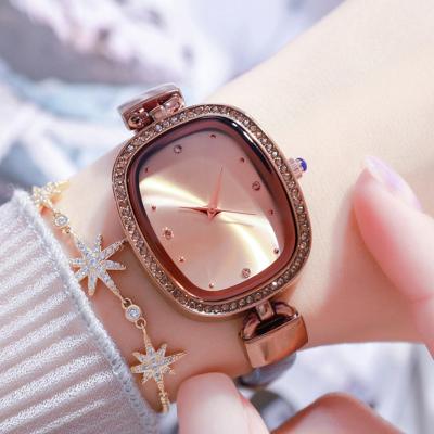 China Relojes del diamante artificial con los diamantes 3ATM para mujer 10m m hidrófugo en venta