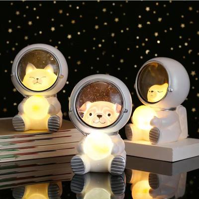 China Handcrafted Cute Animal Astronaut Moon Decorative Led Night Light Bear Astronaut Decoration Table Lamp for Kids Boys Room Birthday Gift Girls for sale