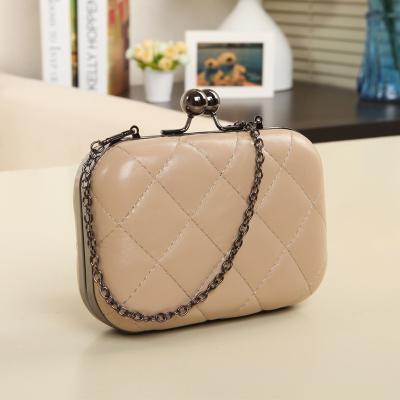 China New mini style spring bag and diamond chain summer fashion trend dinner bag British leather clutch bag for sale