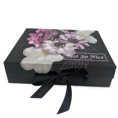 China Recycled Materials Customized Design Floral Paper Folding Magnetic Closure Gift Box for sale