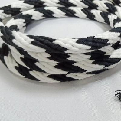 China Durable Dog Leash Black And White Color Simple Feel Comfortable For Medium And Large Dog Leash for sale