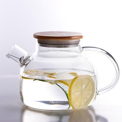 China Viable Heat Resistant High Borosilicate Hot Pitcher Glass Cold Water Jug With Bamboo Lid for sale