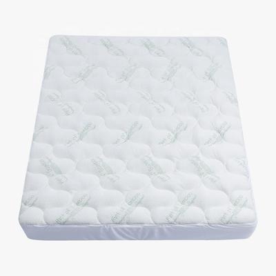 China Anti Dust Mites Ultra Soft Quilted Mattress Cover With Down Alternative Fillings for sale