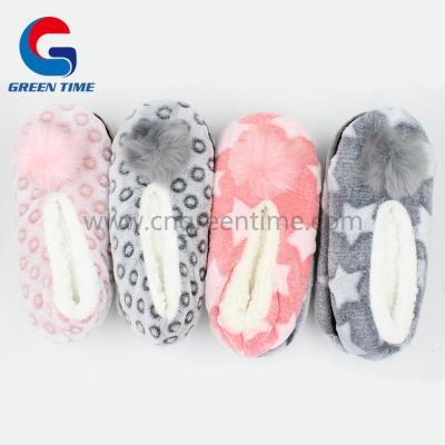 China Anti-Smell Women Winter Comfort Indoor Slippers with Cute Fur Pom Pom, Soft Material with Anti-slip Silicone for sale