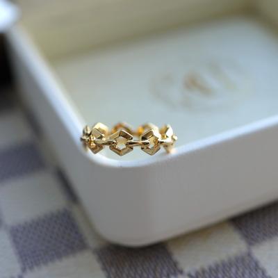 China Impressive Ring Characteristic Polygonal Faceted Texture CLASSIC 18K Gold Chain Ring for sale