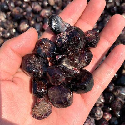 China China Garnet Quartz Polished Crystal Wholesale Natural Gravel Tumbled Stone For Gift Decoration for sale