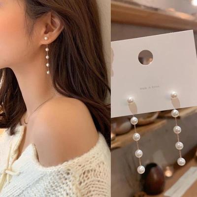 China Korean Fashion Jewelry Long Earrings New Trendy Simulated Pearl Women's Korean Earrings CLASSIC Pearl Wedding White Round Drop Earrings for sale