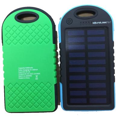 Cina Cheapest Portable Power Bank Solar Charger 5000mah with Hook Hanger and Flashlight in vendita