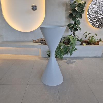 China Shopping Mall Resin Fiberglass Artificial Flower Planters For Indoor Outdoor Decor for sale