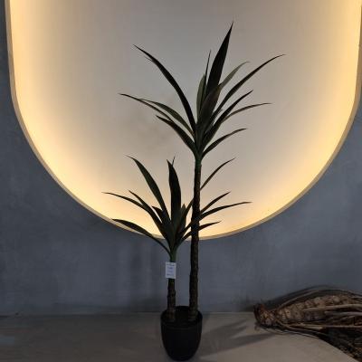 China Lush 100-130cm Silk Artificial Yucca Tree All Weather Waterproof Faux Plant for sale