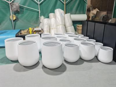 China Round Shape Tall Large Fiberglass Flower Pots Customized Logo Printing Resin Fiberglass Plant Box Te koop