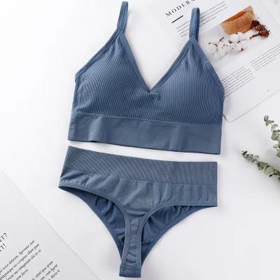 China Seamless Women's Bra And Brief Sets Seamless Plus Size Underwear Set Sexy Sports Two Piece Set Bras Lingerie Sporty OEM ODM for sale