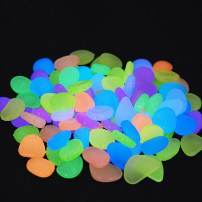 China 100pcs Hotel Garden Glow in the Dark Luminous Pebbles for Aquarium Walkways Garden Path Patio Lawn Garden Yard Decor Luminous Stones for sale