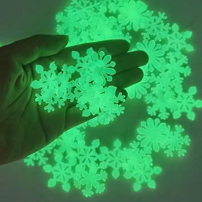 China Hotel 50Pcs Luminous Snowflake Wall Stickers Glow in the Dark Decal for Kids Bedroom Baby Rooms Christmas Home Decor Navidad for sale