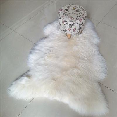 China Factory Upholstery 100% Real Wholesale Wholesale Auto Long Sheepskin Blankets And Sheepskin Blankets In Natural Color for sale