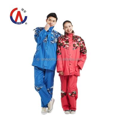 China Breathable high quality camouflage outdoor mountaineering suit couple suit raincoat for outdoor sports like hiking, climbing, camping, etc. for sale