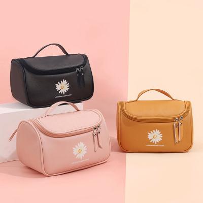 China New Fashion Makeup Travel Bag Toiletries Modern Cosmetic Waterproof Storage Bag High Value Bag for sale