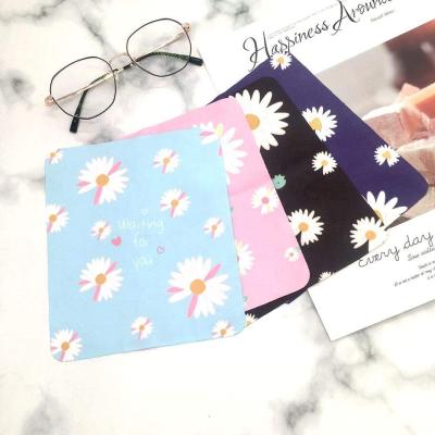 China Sustainable Custom Printed Microfiber Glass Cleaning Cloth Quick Dry Optical Eyeglass Wiping Cloth for sale