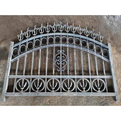 China Bespoke Wrought Outdoor Iron Garden Fence Metal Grills Metal Fence Easily Compiled Steel Design for sale