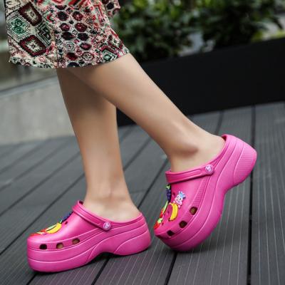 China New fashion waterproof and high quality hot sale woman sandals different colors platform clogs shoes for sale