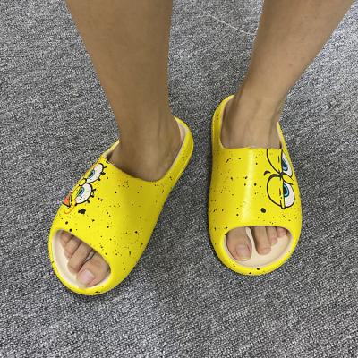 China Fashion trend 2021 summer home casual flip flops fashion big kids couples sandals and slipper adult yeezy slides black yeezy slides for sale