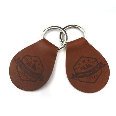 China Advertising Custom Metal Ring OEM Hot Stamping Vintage Pattern Logo Tags Genuine Leather Keychains For Collections for sale