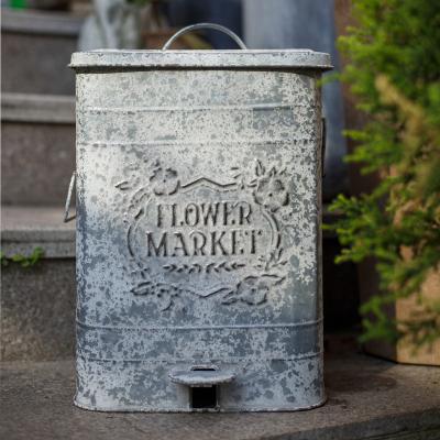 China Old Metal Yard Garbage Waste Storage Place Vintage Sustainable Garbage Bin Recycling Household Places Foot Pedal Indoor Outdoor Outdoor Lid for sale