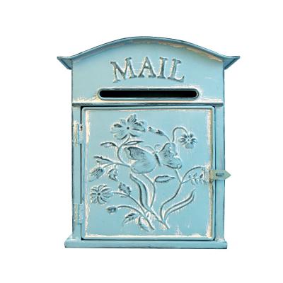 China Retro Mailbox Durable Outdoor Wall Mounted Metal Post Leaving Message Garden Decoration Opens Farm Post for sale