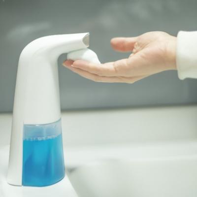 China New Venetio Sensor Wall Hanging Modern Home Hotel Automatic Soap Dispenser Kids Washing Foam Cleaning Handpiece for sale