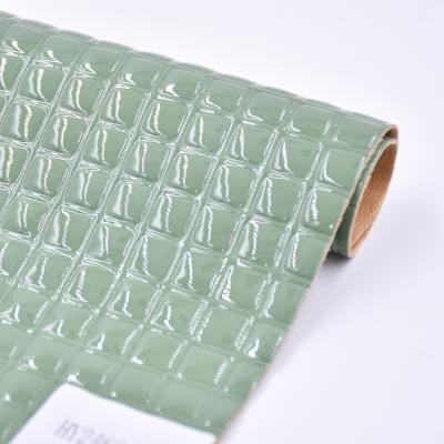 China PU Thick Rexine Square Grid 3d Woven Vegan Luxury Waterproof Luxury Green Reflective Synthetic Leather Material For Bags for sale