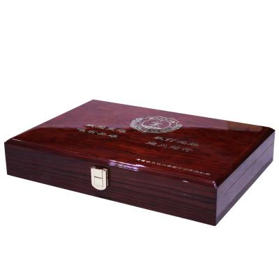 China Luxury Europe Wood With Gloss Finish Packaging Recycled Empty Gift Package Gift Box With Custom Logo for sale