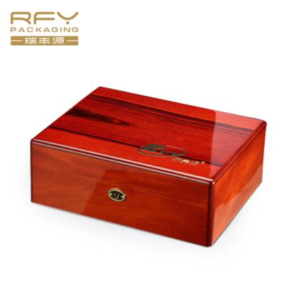 China Custom Classic Shiny Watch Box Wooden Luxury Handcrafted Handmade Watch Box for sale